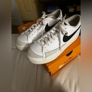 Nike Blazers Low top Platform